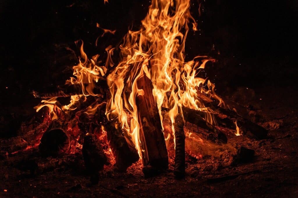 campfire candle for fall